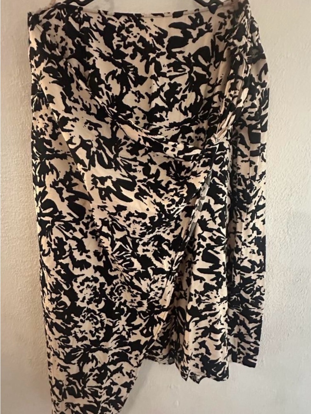 Ava & Viv Black and Cream Asymmetrical Draped Skirt